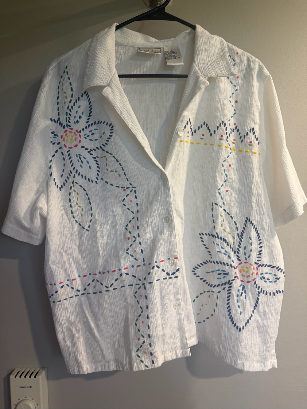 Vintage White Button-Up Shirt with Colorful Daisy Stitching